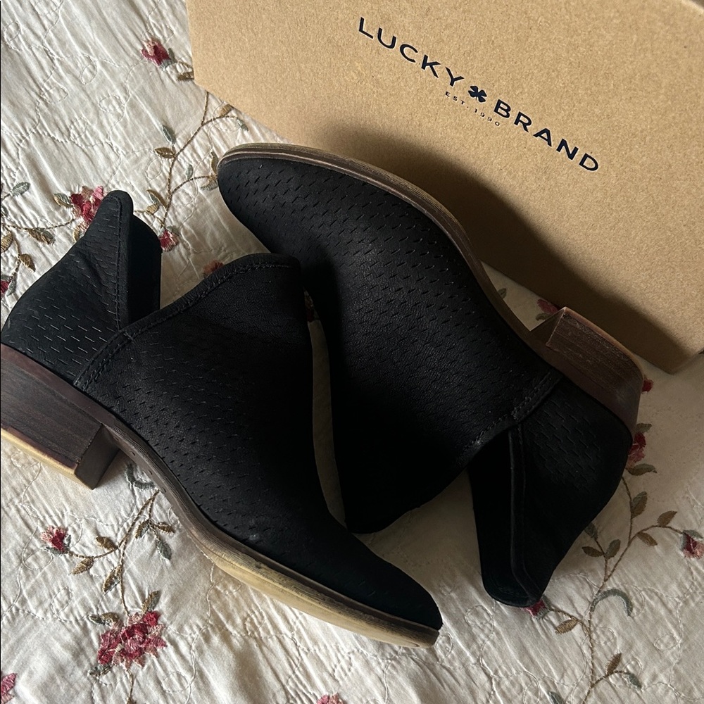 LUCKY BRAND🖤Black Suede Leather Ankle Booties Size 7.5 - Picture 2 of 14